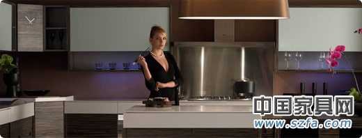 選擇好滑軌的長度后，請按照圖片中的打孔尺寸，對抽屜進(jìn)行加工，以便安裝滑軌。