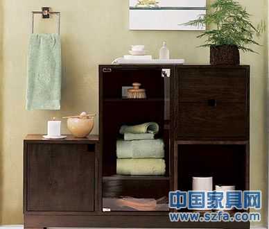 安裝浴室柜時經常需要在箱體板上開鑿打孔，多功能封邊膠條能夠緊裹板材切割邊緣，起到較好的防水防潮作用