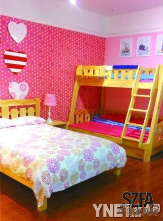  沒有布局與規劃，把兩張床擺在一個空間里的展賣方式很原始 